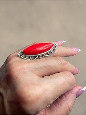 Vintage Red Crackle Stone Ornate Silver Tone Filigree Statement Ring Size 6.25